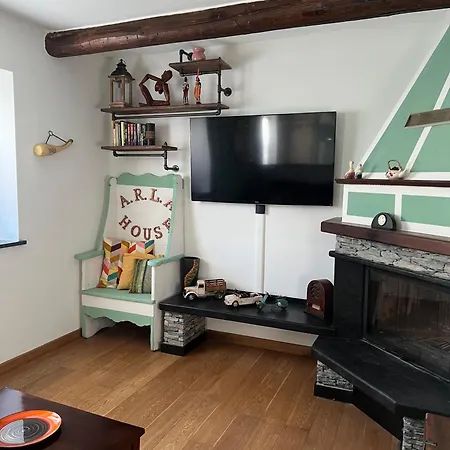 A.r.l.a. House